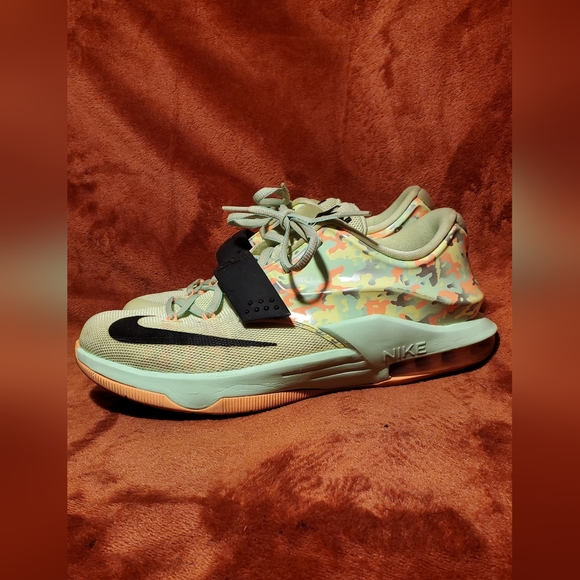 KD (Kevin Durant) Nike LOW TOP GREEN AND ORANGE SNEAKERS - Picture 2 of 4